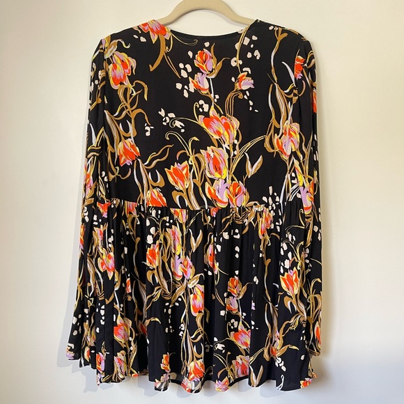 SOLD Free People Bella Printed Tunic Black Floral - Picture 2 of 11